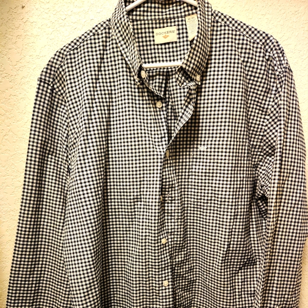 Xl white/black Dockers button down long sleeve shirt